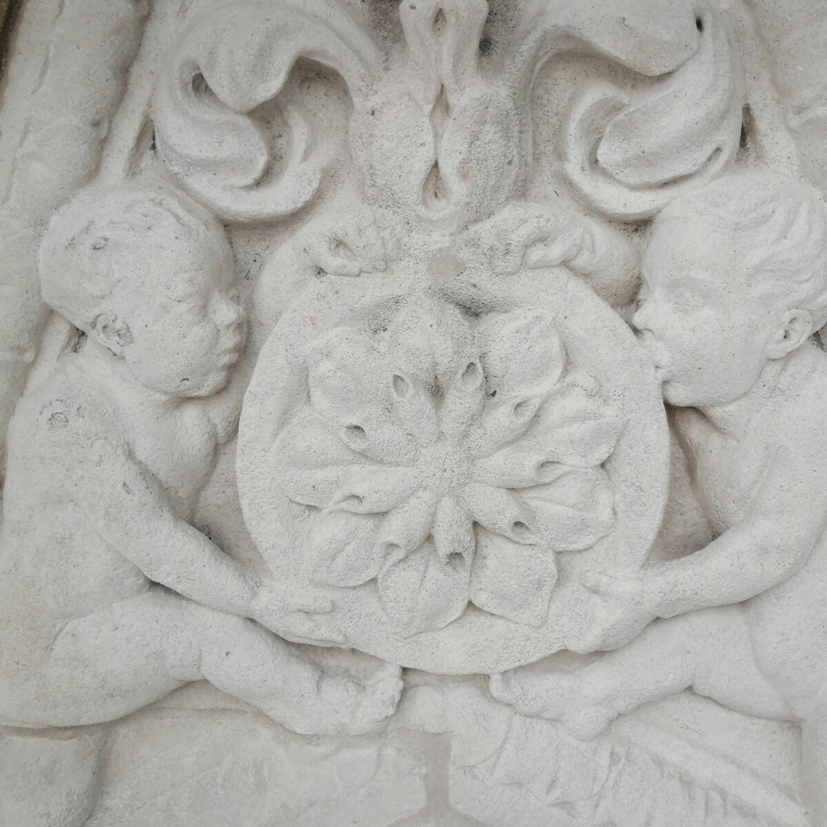 2022 GKB Restauratie Putti bloemmotief