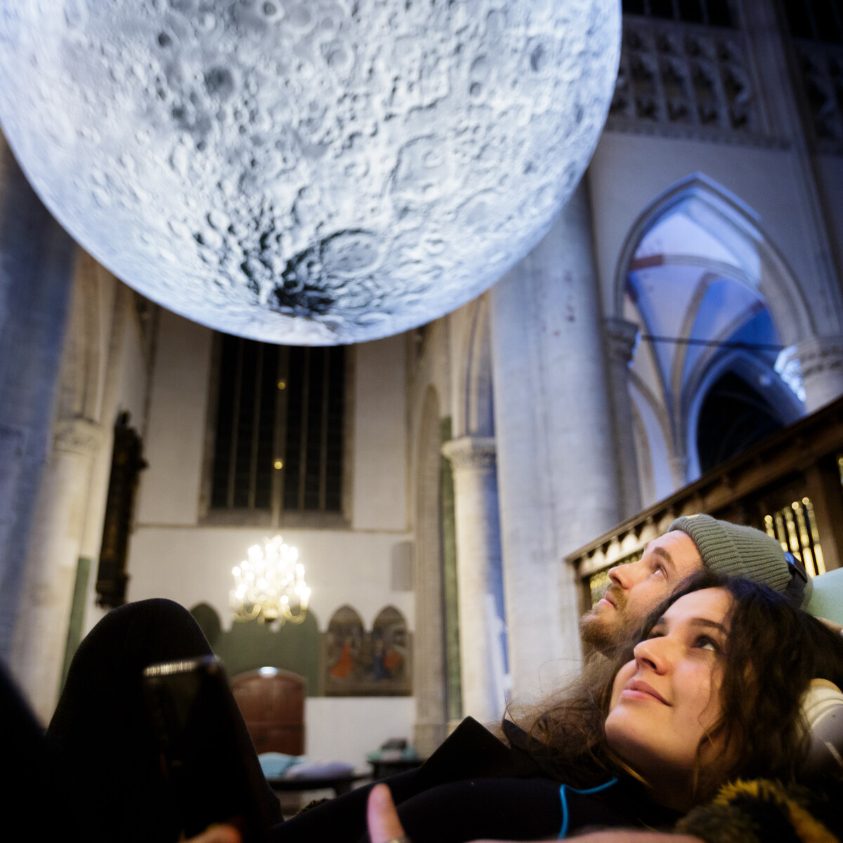 Museum of the Moon by Luke Jerram Grote Kerk Breda foto c Fred Ernst 211208 FE1601 30cm