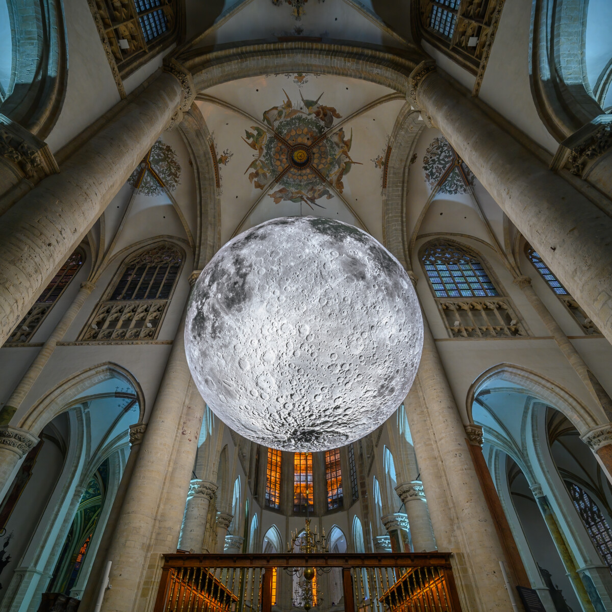 Museum of the Moon by Luke Jerram Grote Kerk Breda foto c Ilona Schong